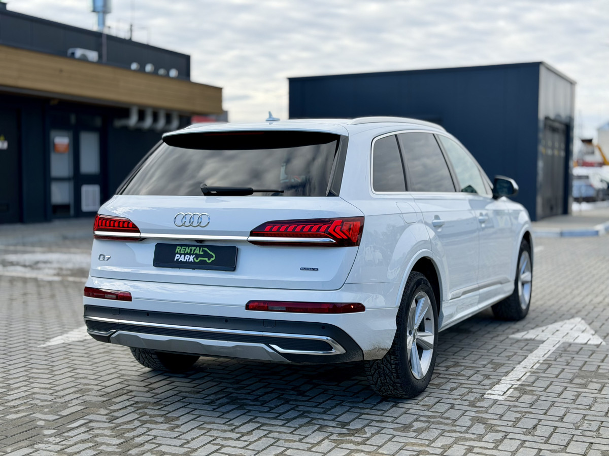 Audi Q7 7 locuri